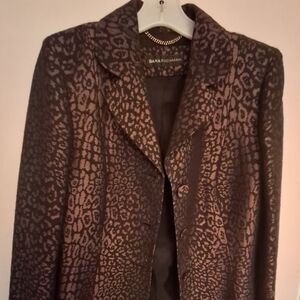 Dana Buchman Ladies Brown Animal Print Suit. Fully Lined.